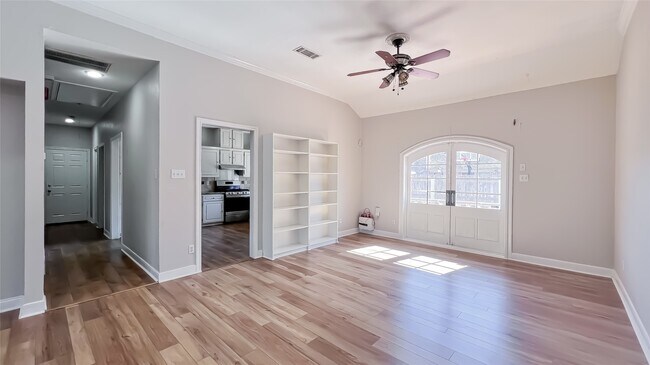 Photo - 6303 Lugary Dr