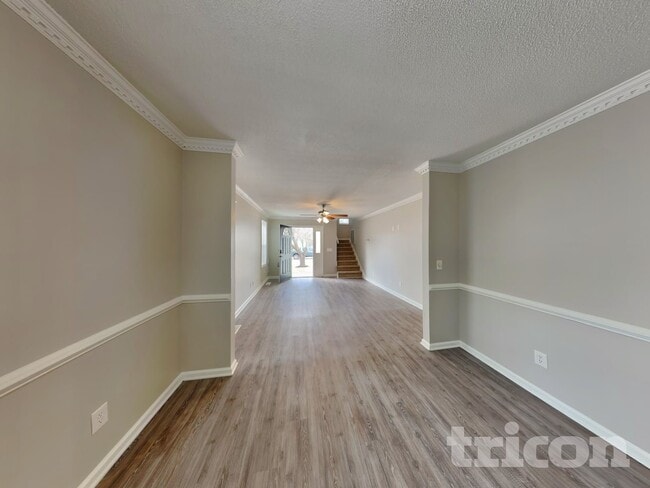 Photo - 337 Montclaire Ln