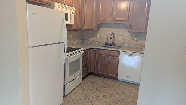 16B Mayberry Dr Unidad 2,