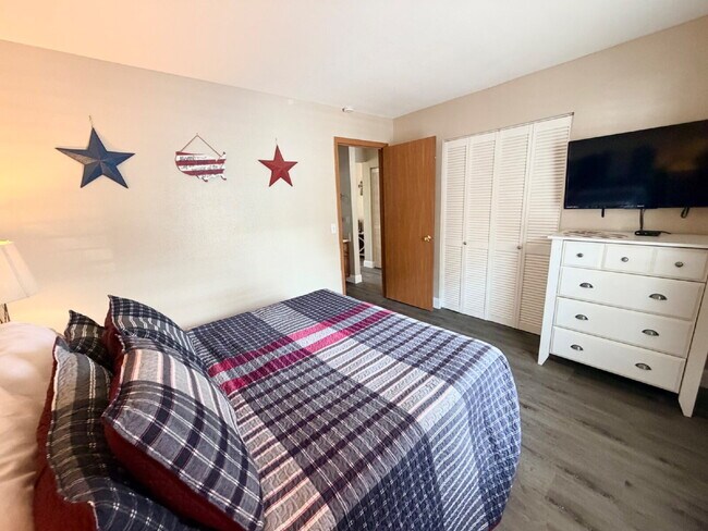 FULLY FURNISHED 2Br / Ground Floor Condo