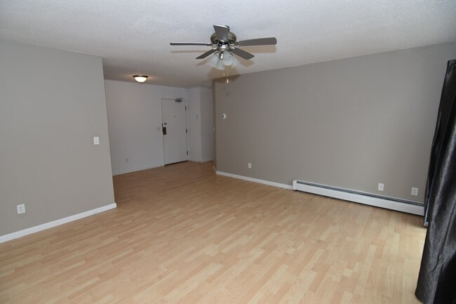 Photo - 2740 Pleasant