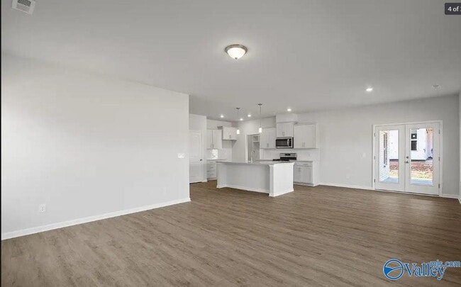 Photo - 408 Tracer St