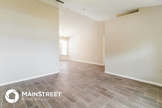 Photo - 257 Churchill Ct