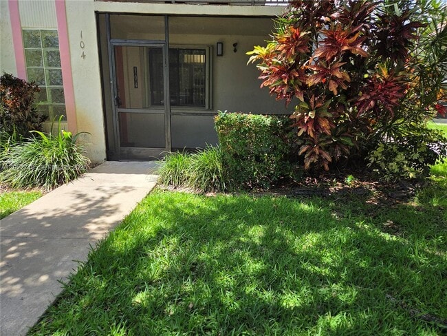 Building Photo - 413 Lakeview Dr Unit 104