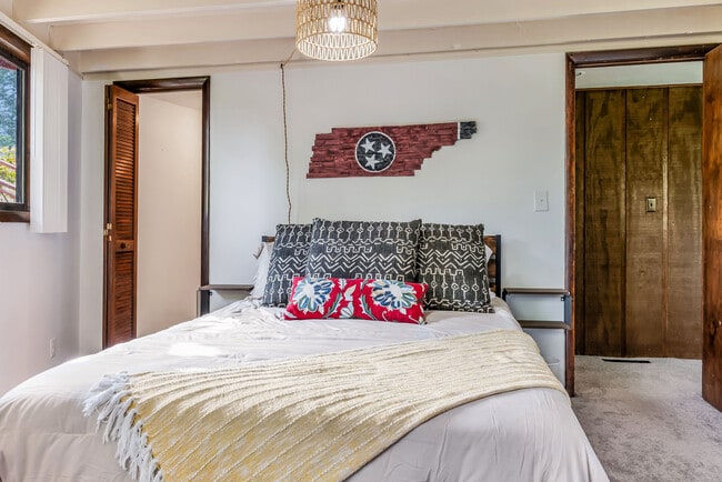 Photo - 325 Poplar Hill Ln