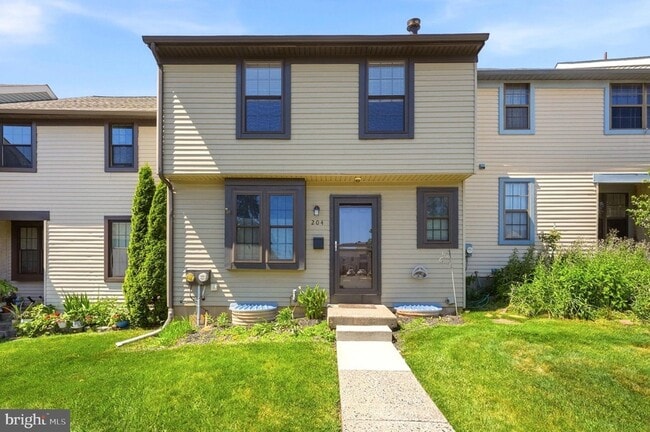 Building Photo - 204 Livingston Ct