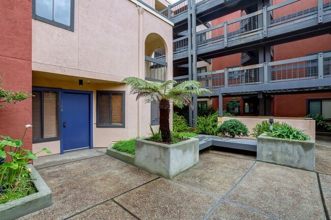 Photo - 2 Bed / 2.5 Bath pet friendly condo near downtown San Carlos with two parking spaces. YouTube tour! Unidad 104