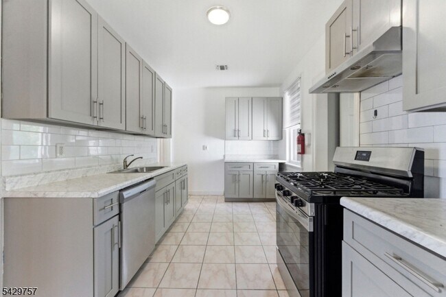 Photo - 773 Kingsland Ave