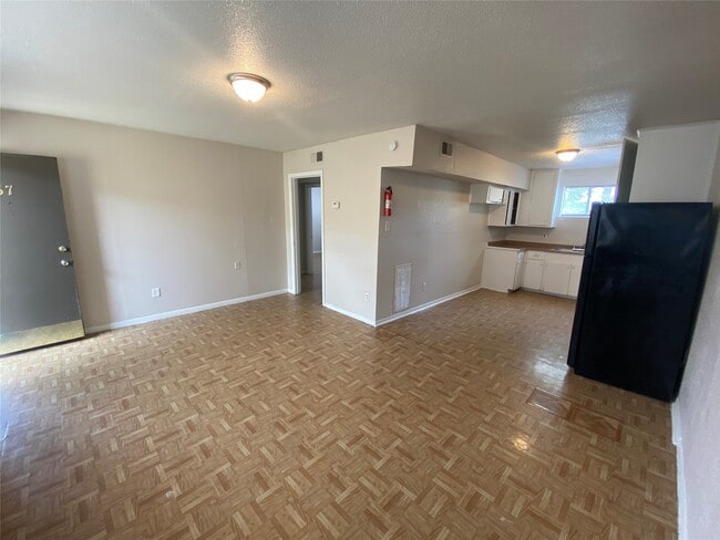 Building Photo - 5610 Royal Palms St Unit 67 Rental