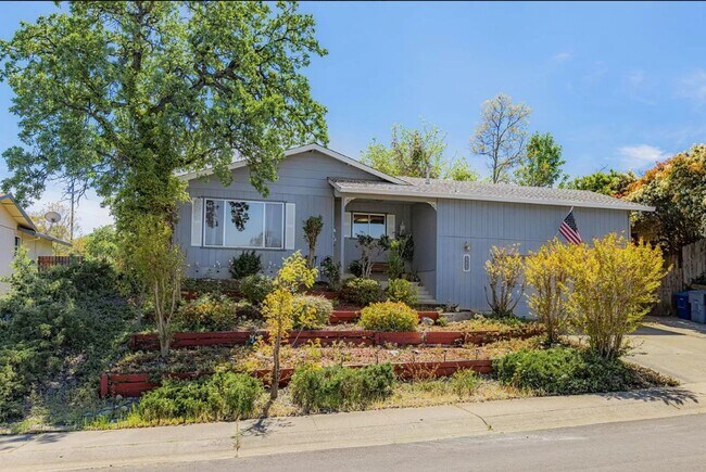 Lake Forest Estates Home Close to Shopping... - Lake Forest Estates Home Close to Shopping...