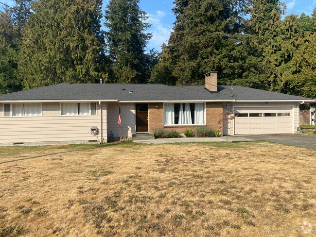 Building Photo - Sedro Woolley Three Bedroom with Hugh Fenc... Rental