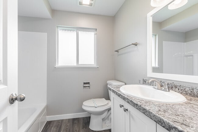 2BR, 1BA - 900SF
