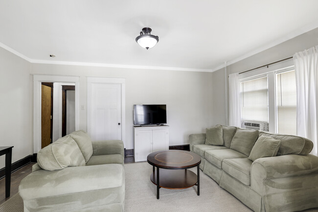 Photo - 603 W Green St Unit 2E