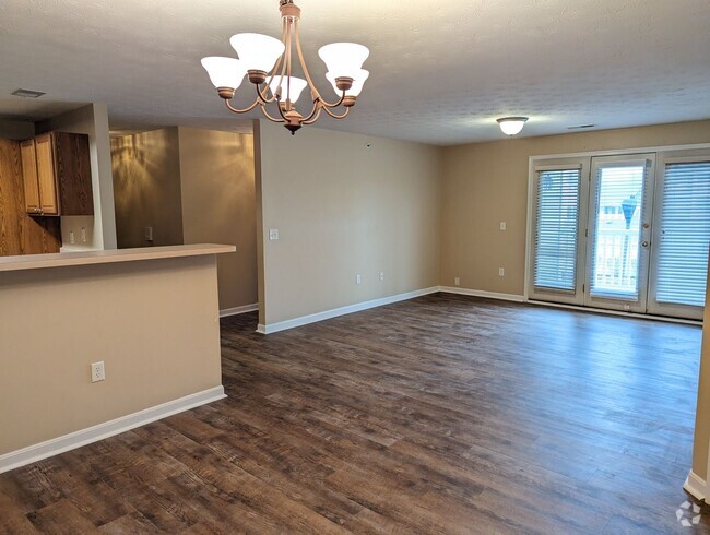 Building Photo - AVAILABLE SOON - Convenient 2 Bed/2 Full B... Unit 205 Rental