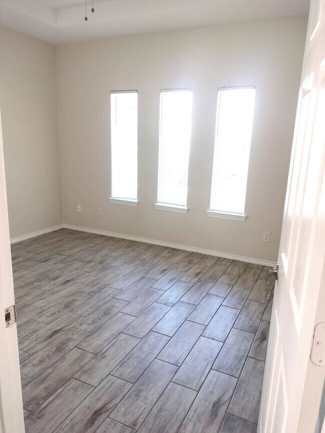 4905 N Hiawatha Dr Unit 1