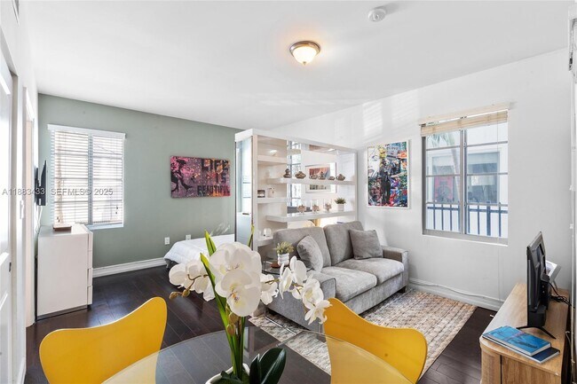 Building Photo - 621 11th St Unit 102