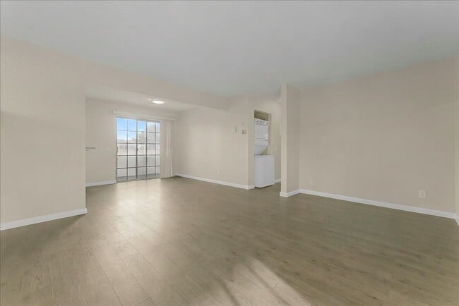 Building Photo - 350 Tile Ave Unit 201