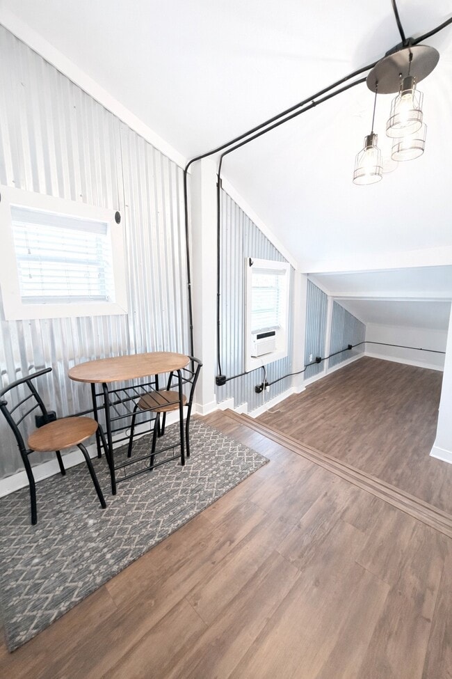 Photo - 4630 Woodside St Unit 3