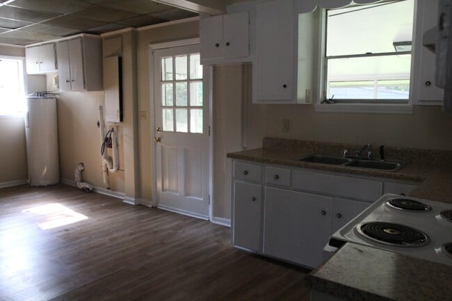 Photo - 2906 Rosebriar Ave