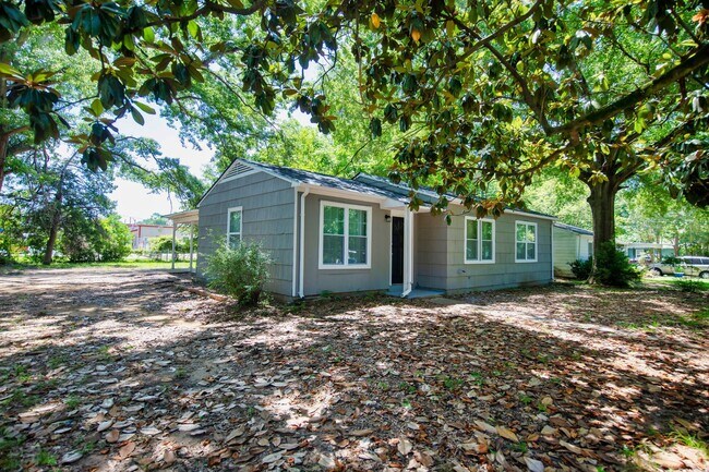 Photo - ** 3 Bed 1 Bath located in Forrest Hills *...