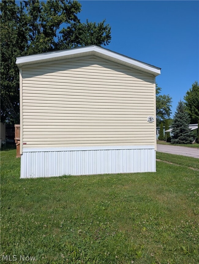 Building Photo - 205 Greenbriar Dr