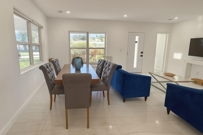 Photo - 1260 SW 32nd St