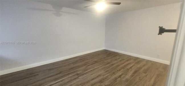 Photo - 1555 N 12th Ct Unit 8B