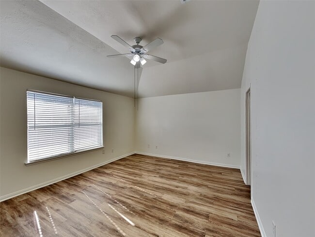 Photo - 2518 Halstead Dr