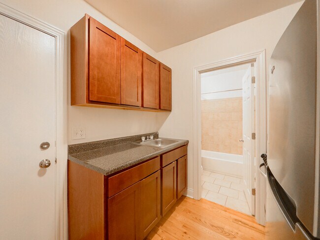 Photo - 826 W Cornelia Ave Unit 412