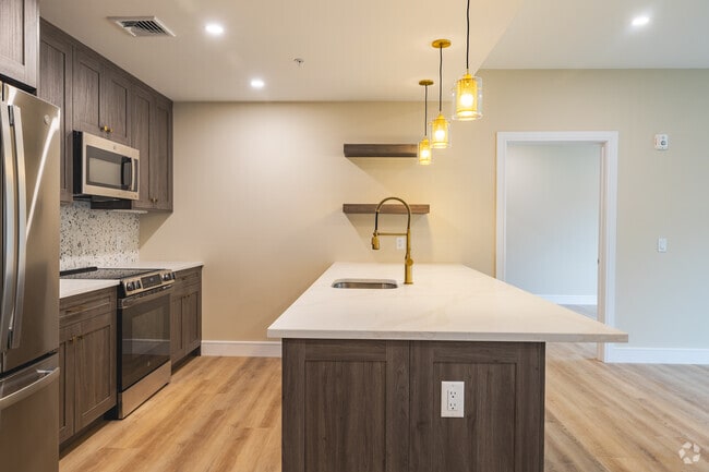 2BR, 2BA - 1,126SF - Kitchen - Madison Square