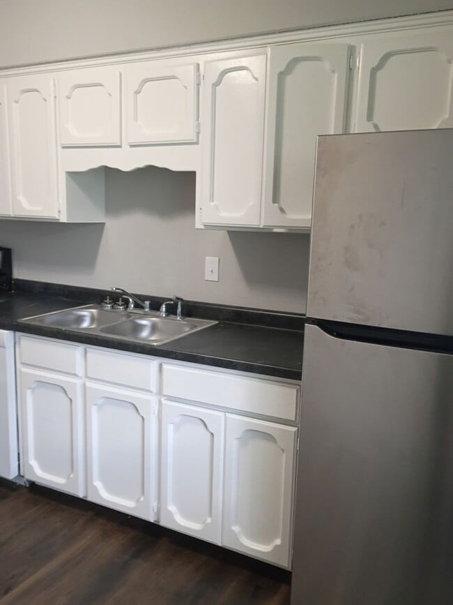 Photo - 2 bedroom 1 bath apt Unit S2