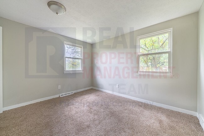 Photo - 5 bd, 2 ba, 1,548 Sq. Ft.
