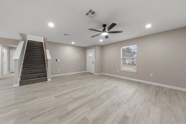 Photo - 1905 Sanger Ave