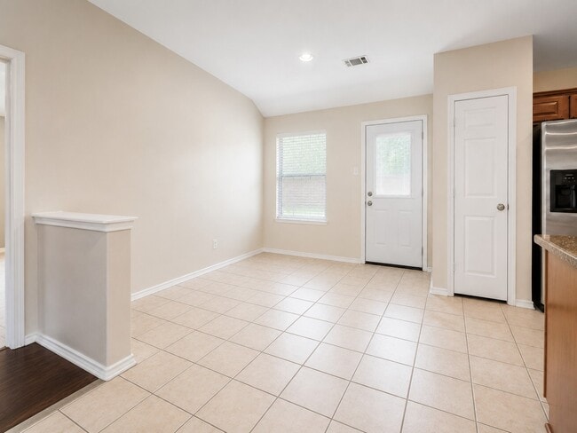 Photo - 136 Easton Glen Ln