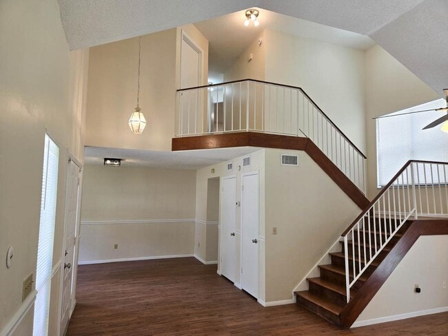 Photo - 1232 Woodridge Ct