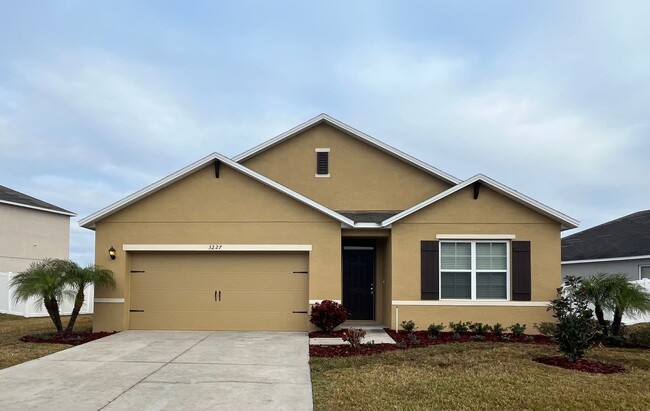 Modern 4 bed/2 bath home with brand-new fl... - Modern 4 bed/2 bath home with brand-new fl...