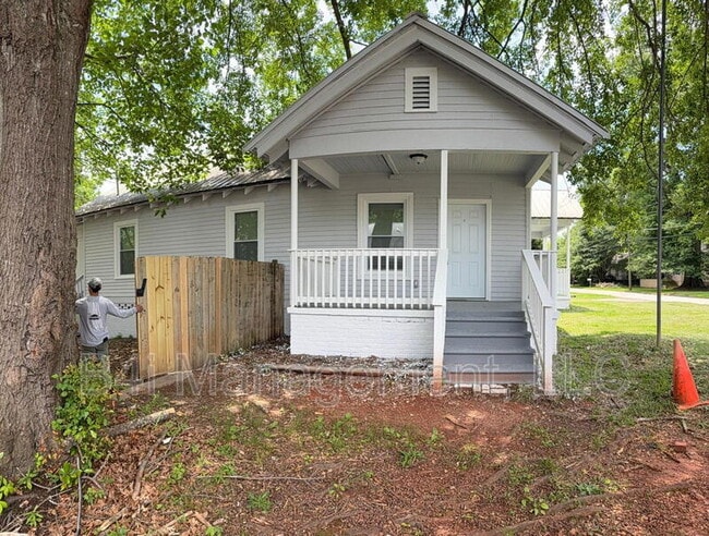 Building Photo - 422 Lakeview St Rental