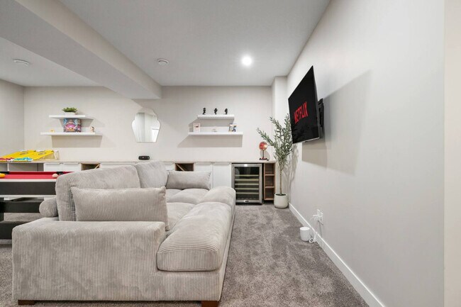 Photo - 144 Wolf Holw Cres S E Unit ID1314522P