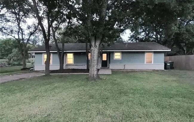 Building Photo - 605 Dale Dr Rental