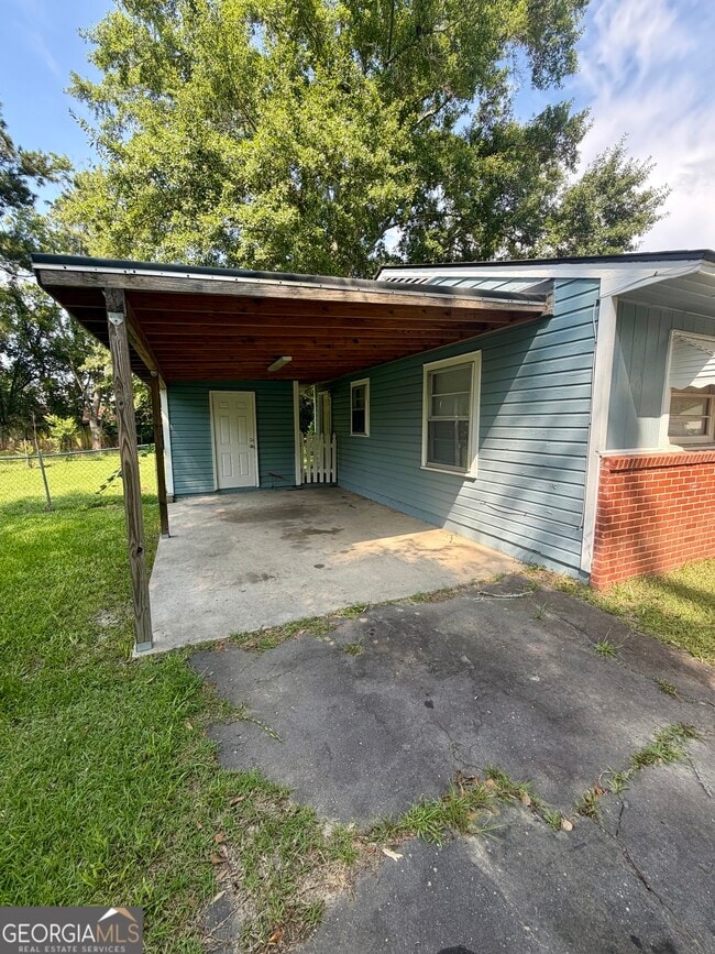Photo - 208 Crescent Dr