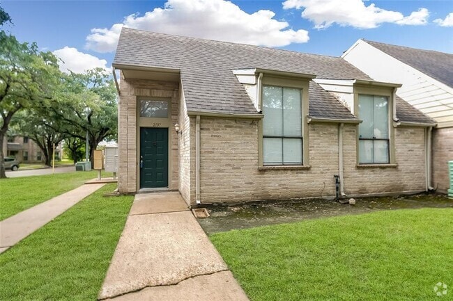 Building Photo - 2107 Hazlitt Dr Rental