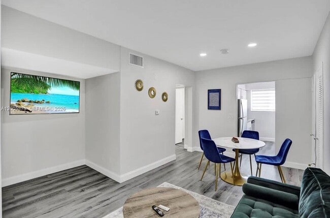 Building Photo - 10006 E Bay Harbor Dr Unit 13