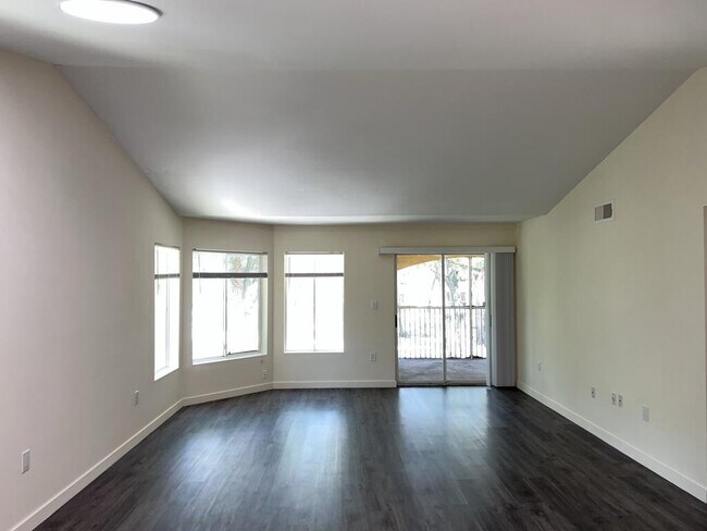 Photo - 2350 NW 33rd St Unit 807