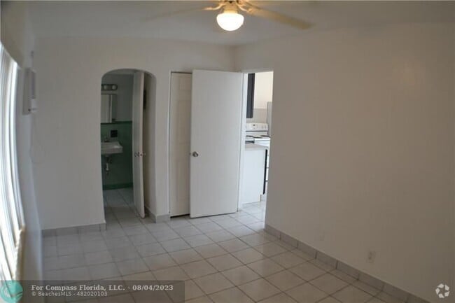 Building Photo - 2102 Wilson St Rental