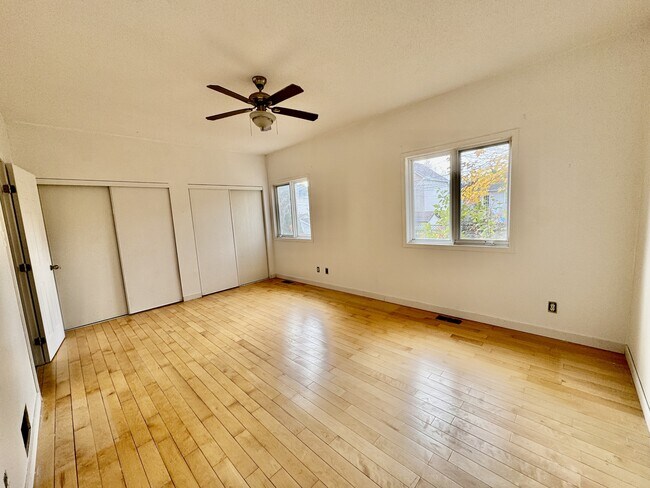 Building Photo - 163 Rue des Boulonnais Unit 1