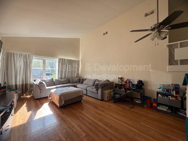 Photo - 558 Mallard Ln