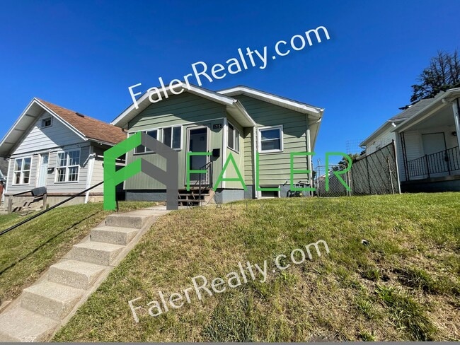 Building Photo - Spotless 2-Bedroom Updated Home