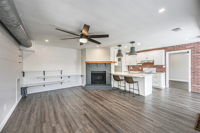 Building Photo - 1500 Bay Area Blvd Unit 294