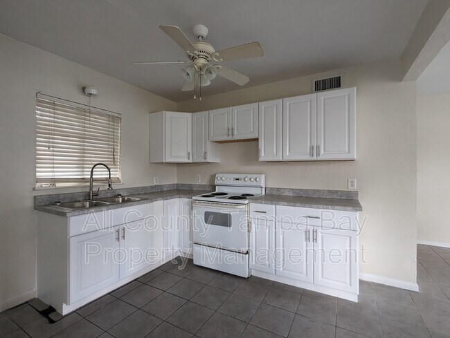 Photo - 1318 Divot Ln