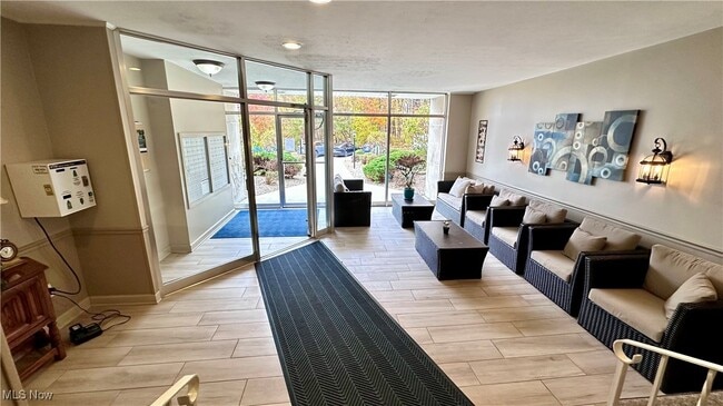 Photo - 6000 Nob Hill Dr